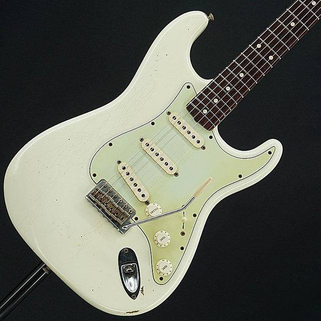 Used_1960_Fender_Stratocaster_Relic_(Olympic_White)_[SN_R35126]_01