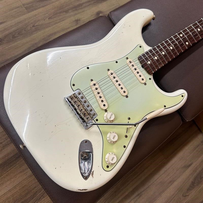 Used_1960_Fender_Stratocaster_Relic_(Olympic_White)_[SN_R35126]_09