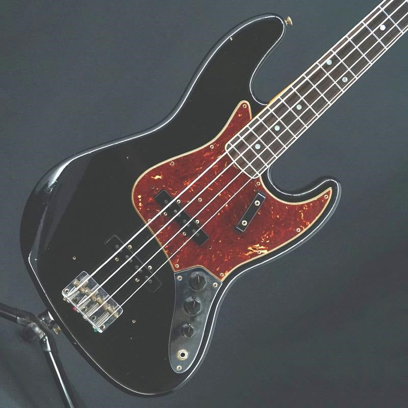 Used_1966_Jazz_Bass_Journeyman_Relic_(Aged_Black)_01