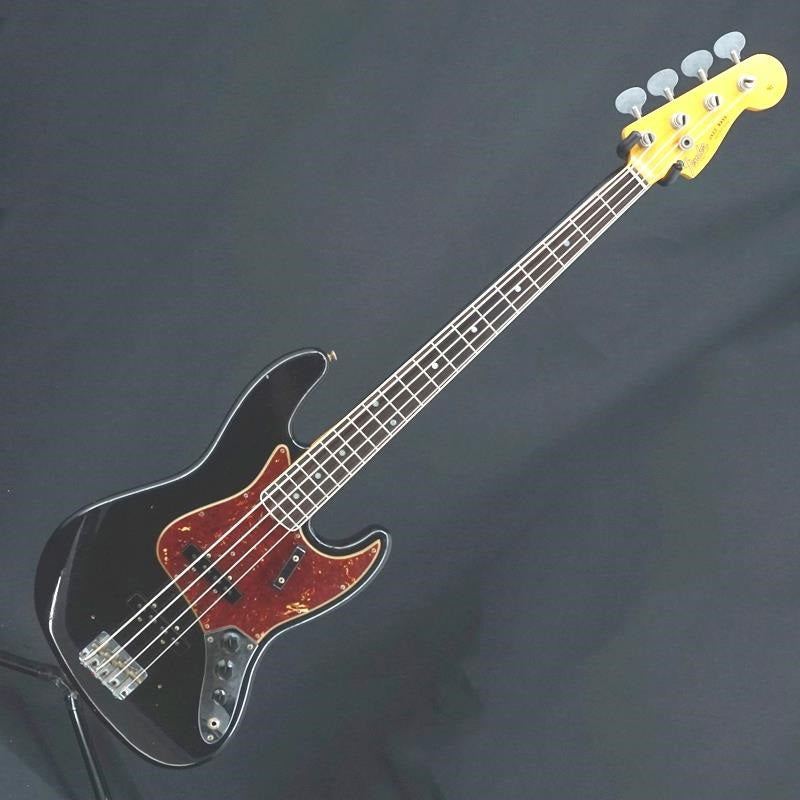 Used_1966_Jazz_Bass_Journeyman_Relic_(Aged_Black)_03
