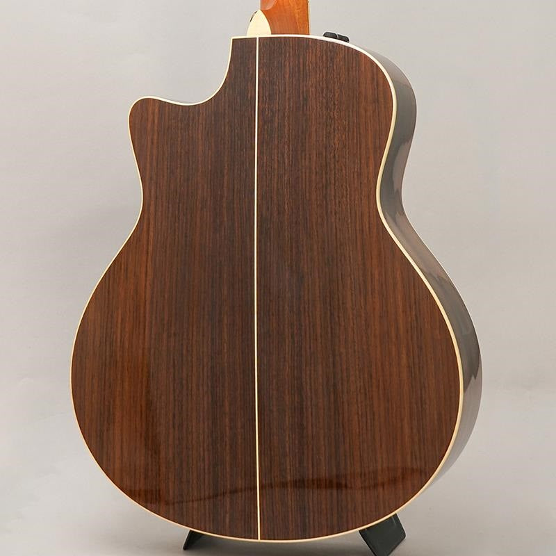 Used_816ce_ES2_First_Edition_'14_Taylor_02