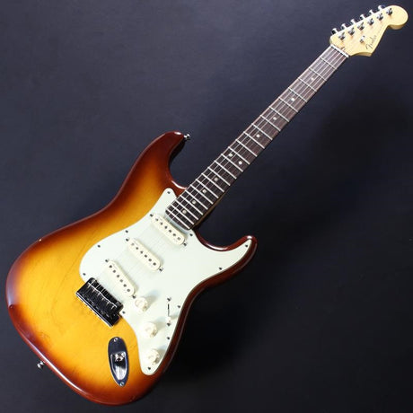 Used_American_Deluxe_Stratocaster_Ash_(Tobacco_Sunburst_Rosewood)_02