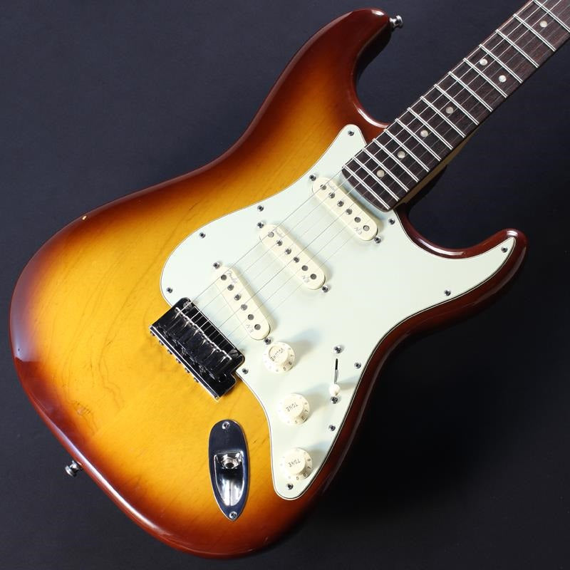 Used_American_Deluxe_Stratocaster_Ash_(Tobacco_Sunburst_Rosewood)_03