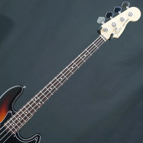 Used_American_Performer_Jazz_Bass_(3-Color_Sunburst)_05