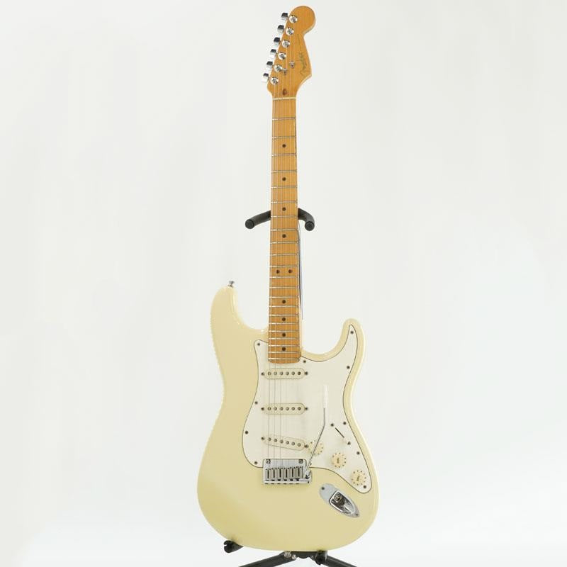 Used_American_Standard_Stratocaster_(Olympic_White_M)_1998_[SN__N8352864]_02