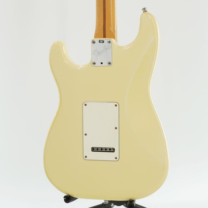 Used_American_Standard_Stratocaster_(Olympic_White_M)_1998_[SN__N8352864]_03