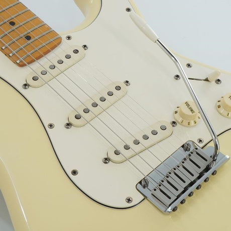 Used_American_Standard_Stratocaster_(Olympic_White_M)_1998_[SN__N8352864]_08