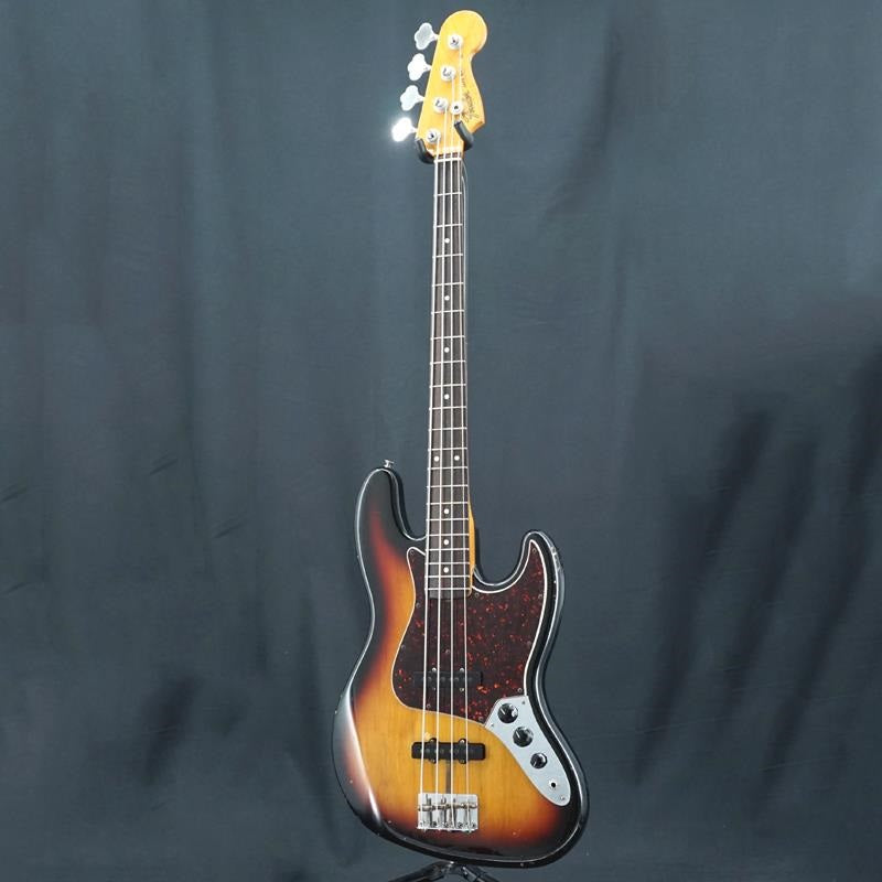 Used_American_Vintage_'62_Jazz_Bass_(3-Color_Sunburst)_03