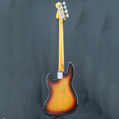 Used_American_Vintage_'62_Jazz_Bass_(3-Color_Sunburst)_04