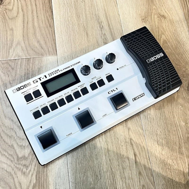 Used_BOSS_GT-1_multi-effects_pedal，_limited_edition_white_[Serial_Number_Z6R0030]，_box_and_instruction_manual_included_01