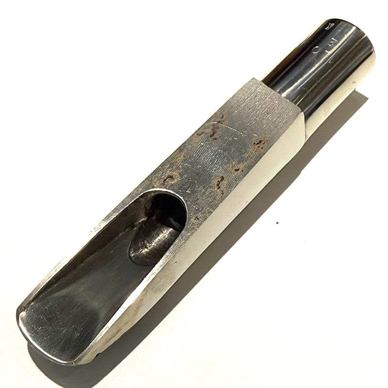 Used_Berg-Lasen_Stainless_Steel_Tenor_Saxophone_Mouthpiece，_110_2M_Offset_(Denim_Table)_03