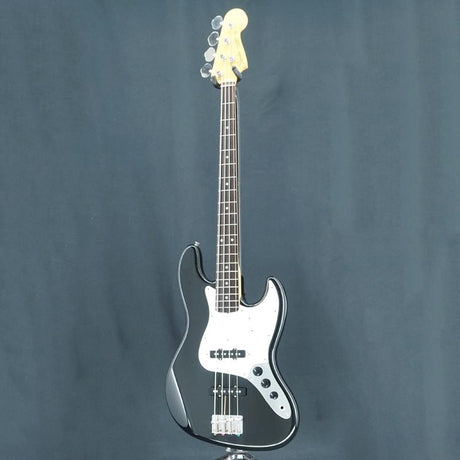 Used_Classic_60s_Jazz_Bass_(Black)_03