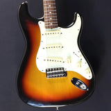 Used_Classic_60s_Stratcaster_(3-Color_Sunburst)_01