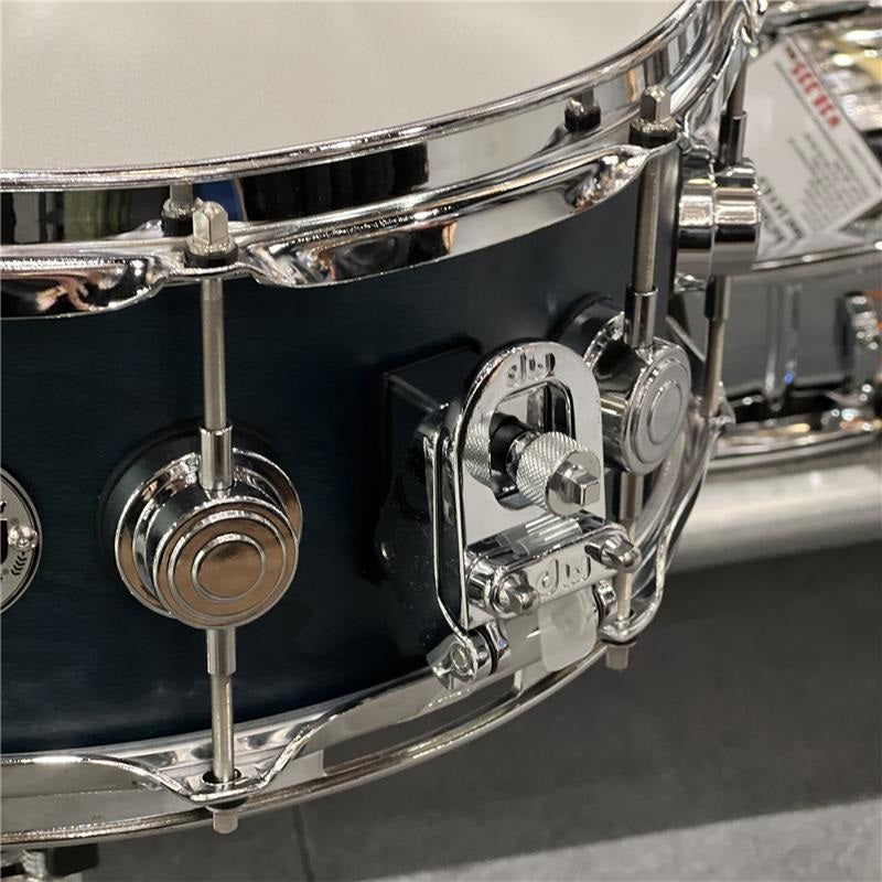 Used_Collector's_Pure_Cherry_Snare_Drum，_14__x_5_5__Satin_Azure，_DRC25514SSC115_04