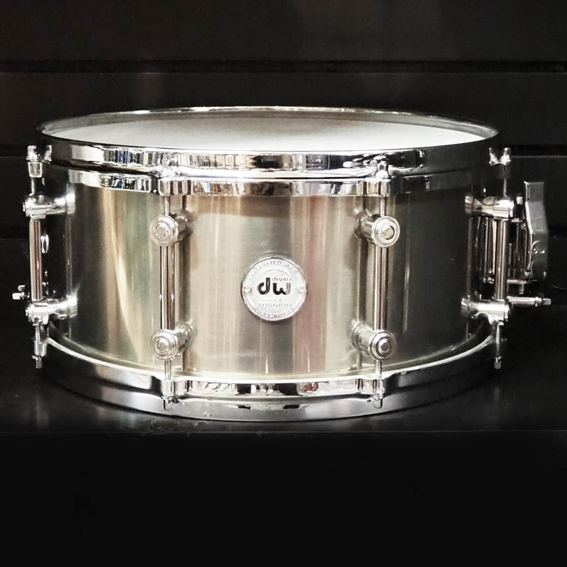 Used_DW_Dunnett_Limited_Edition_Titanium_Snare_Drum_14x6_5_[No_33_75]_01