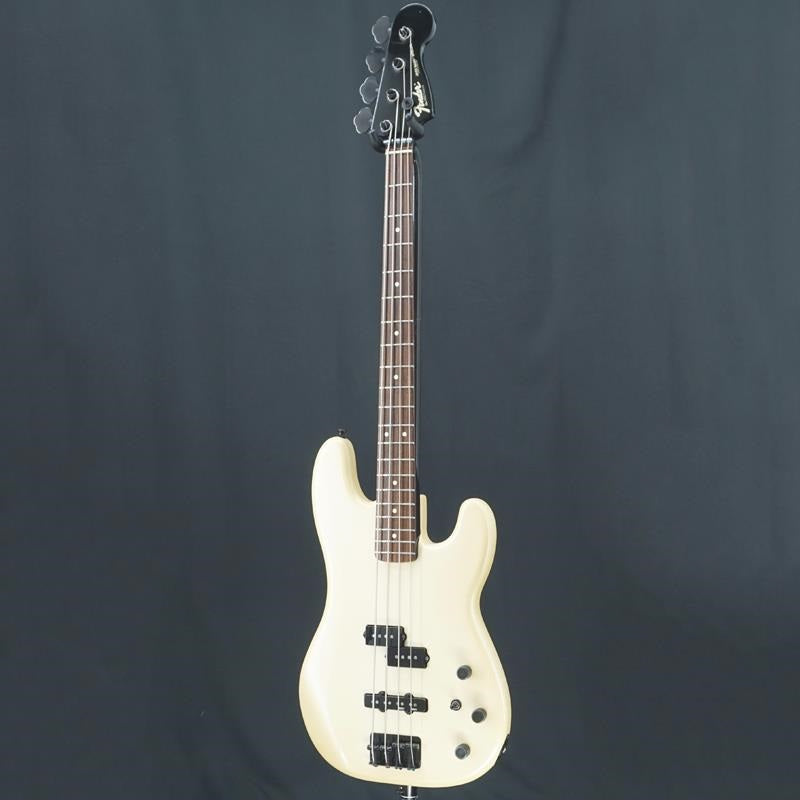 Used_Duff_McKagan_Precision_Bass_(Pearl_White)_03