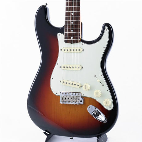 Used_Fender_American_Original_60s_Stratocaster_(3-Color_Sunburst)_[SN_V2201660]_01