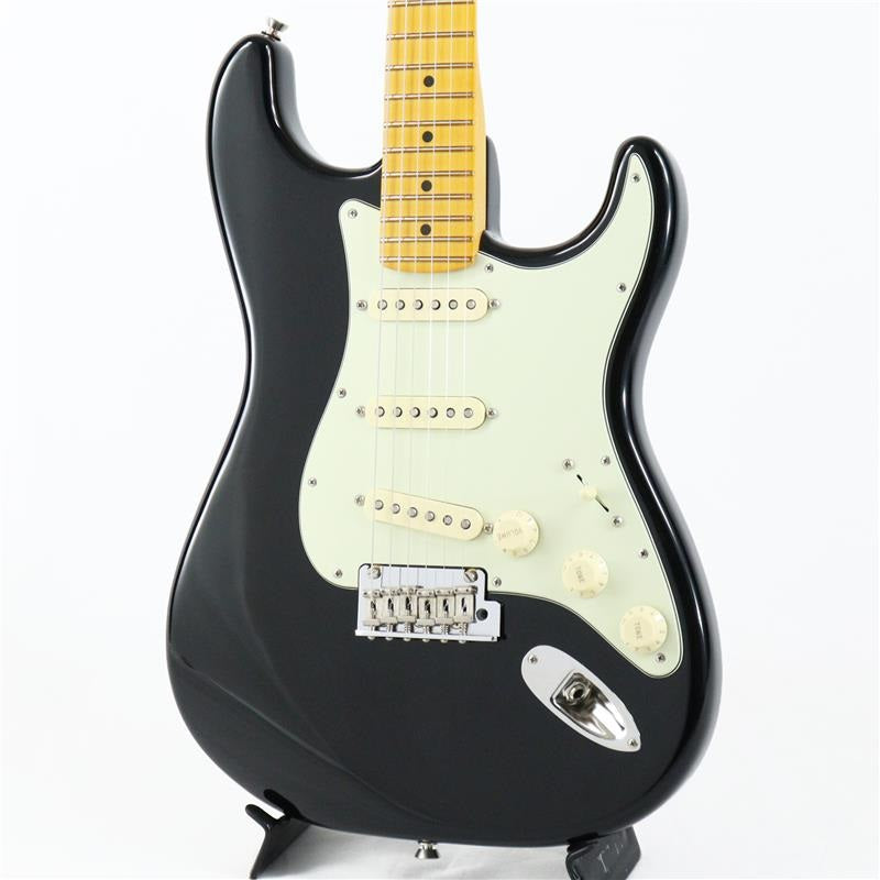 Used_Fender_American_Professional_II_Stratocaster_(Black)_[SN_US240037975]_01