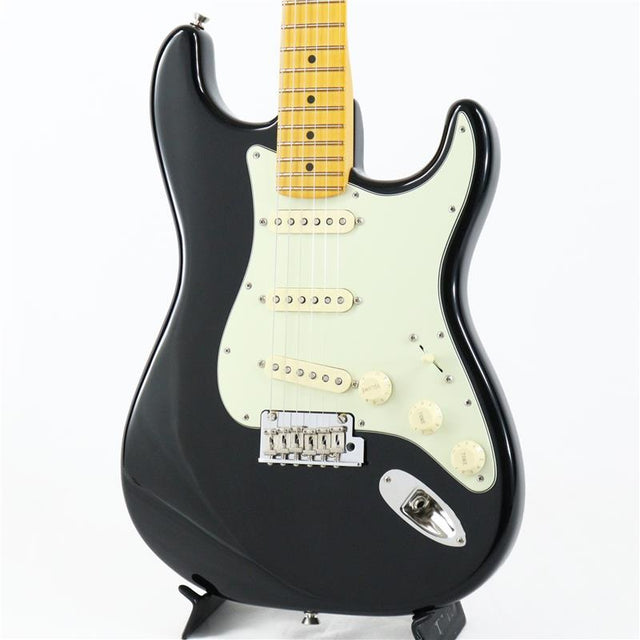 Used_Fender_American_Professional_II_Stratocaster_(Black)_[SN_US240037975]_01