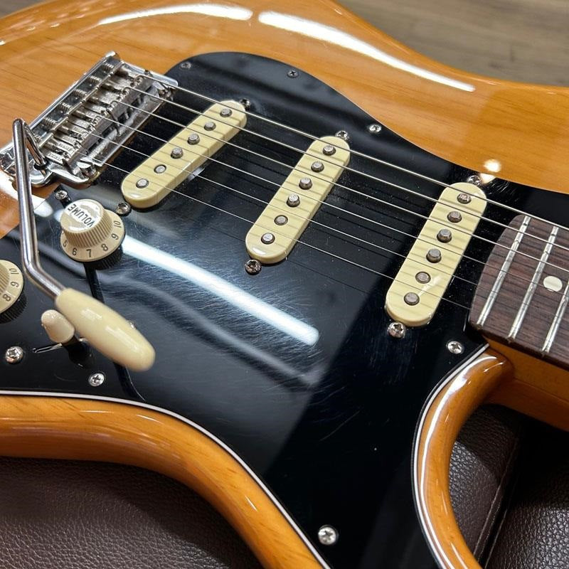 Used_Fender_American_Professional_II_Stratocaster_(Roasted_Pine_Rosewood)_[SN_US21033529]_10