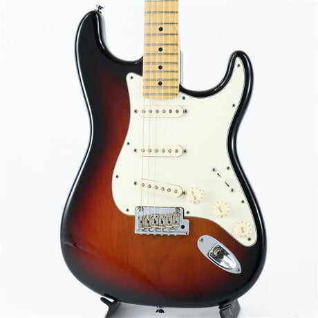 Used_Fender_American_Standard_Stratocaster_(3-Color_Sunburst)_[SN_US11293192]_01