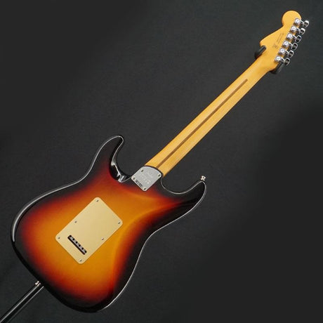 Used_Fender_American_Ultra_II_Stratocaster_HSS_(Ultraburst_Ebony)_[SN_US240013376]_04