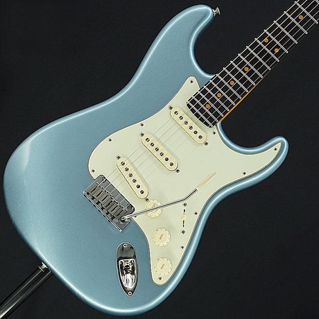 Used_Fender_American_Ultra_Luxe_Vintage_'60s_Stratocaster_(Ice_Blue_Metallic_Rosewood)_[SN_US25016203]_01