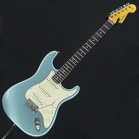 Used_Fender_American_Ultra_Luxe_Vintage_'60s_Stratocaster_(Ice_Blue_Metallic_Rosewood)_[SN_US25016203]_03