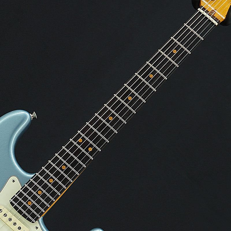 Used_Fender_American_Ultra_Luxe_Vintage_'60s_Stratocaster_(Ice_Blue_Metallic_Rosewood)_[SN_US25016203]_05
