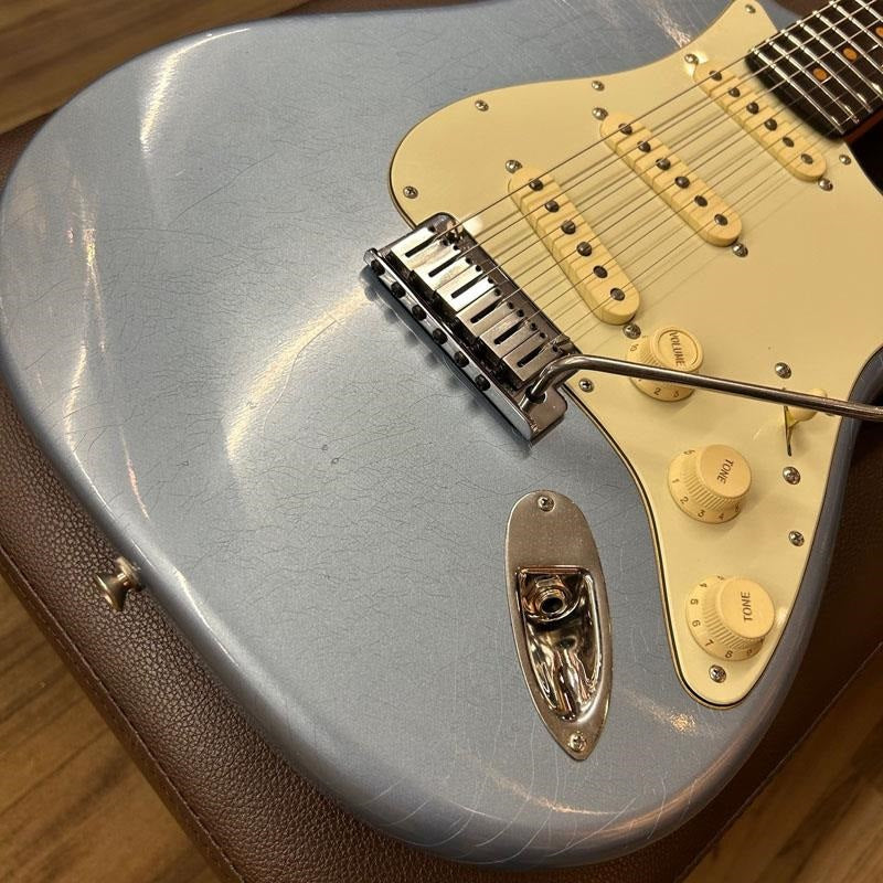 Used_Fender_American_Ultra_Luxe_Vintage_'60s_Stratocaster_(Ice_Blue_Metallic_Rosewood)_[SN_US25016203]_09