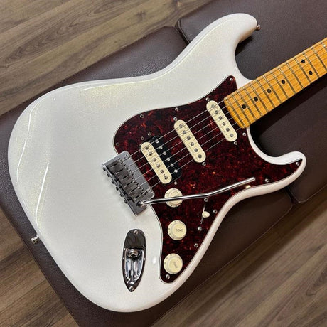 Used_Fender_American_Ultra_Stratocaster_HSS_(Arctic_Pearl_Maple)_[SN_US210081321]_09