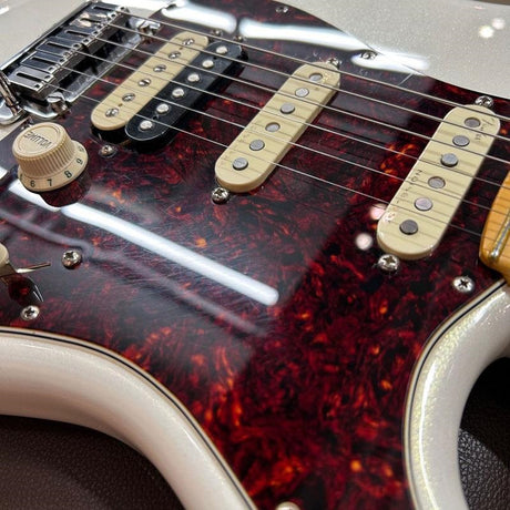 Used_Fender_American_Ultra_Stratocaster_HSS_(Arctic_Pearl_Maple)_[SN_US210081321]_10