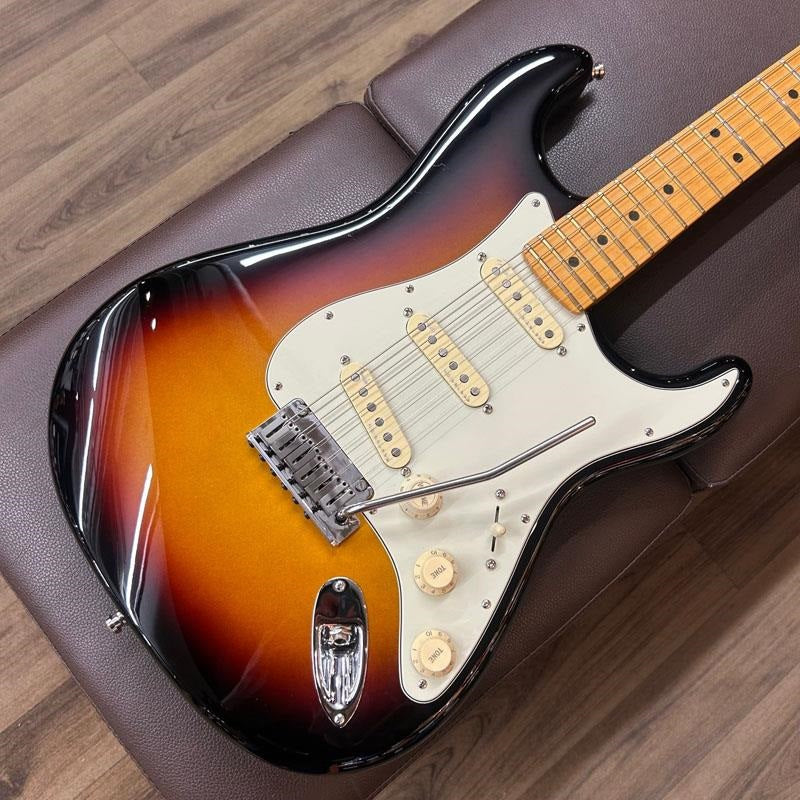 Used_Fender_American_Ultra_Stratocaster_(Ultraburst_Maple)_[SN_US240007278]_09