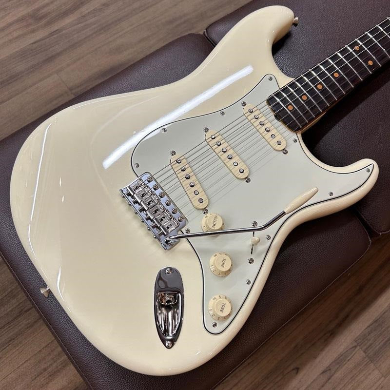 Used_Fender_American_Vintage_II_1961_Stratocaster_(Olympic_White)_[SN_V2442627]_09