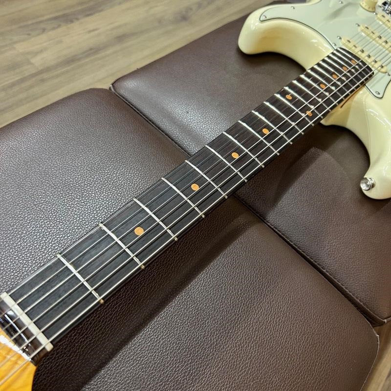 Used_Fender_American_Vintage_II_1961_Stratocaster_(Olympic_White)_[SN_V2442627]_11