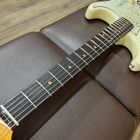 Used_Fender_American_Vintage_II_1961_Stratocaster_(Olympic_White)_[SN_V2442627]_11