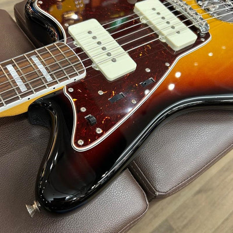 Used_Fender_American_Vintage_II_1966_Jazzmaster_(3-Color_Sunburst)_[SN_V2327997]_09