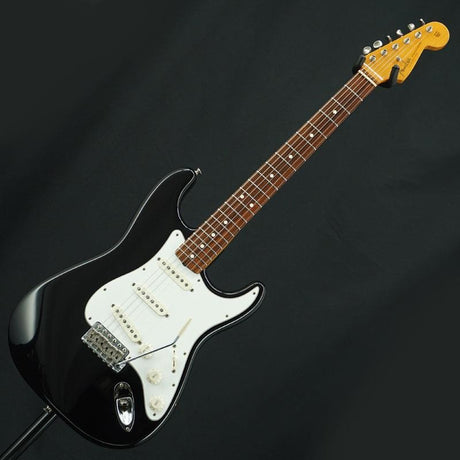 Used_Fender_American_Vintage_'62_Stratocaster_(Black)_[SN_V082094]_03