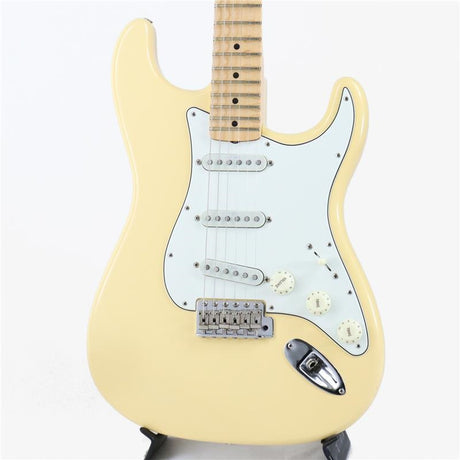 Used_Fender_Artist_Collection_Yngwie_Malmsteen_Signature_Stratocaster_(Vintage_White_Scalloped_Maple)_[SN_R126090]_01