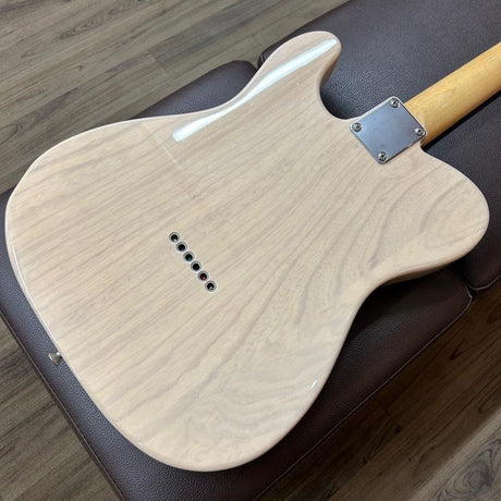 Used_Fender_Classic_70s_Telecaster_in_Ash_(US_Blonde_Rosewood)_[SN_JD15000034]_11