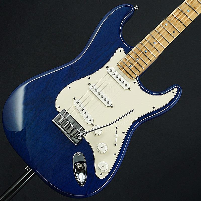 Used_Fender_Custom_Shop_Custom_Deluxe_Stratocaster_(Sapphire_Blue_Trans)_[SN_6107]_01