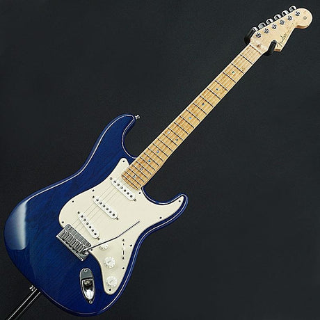 Used_Fender_Custom_Shop_Custom_Deluxe_Stratocaster_(Sapphire_Blue_Trans)_[SN_6107]_03