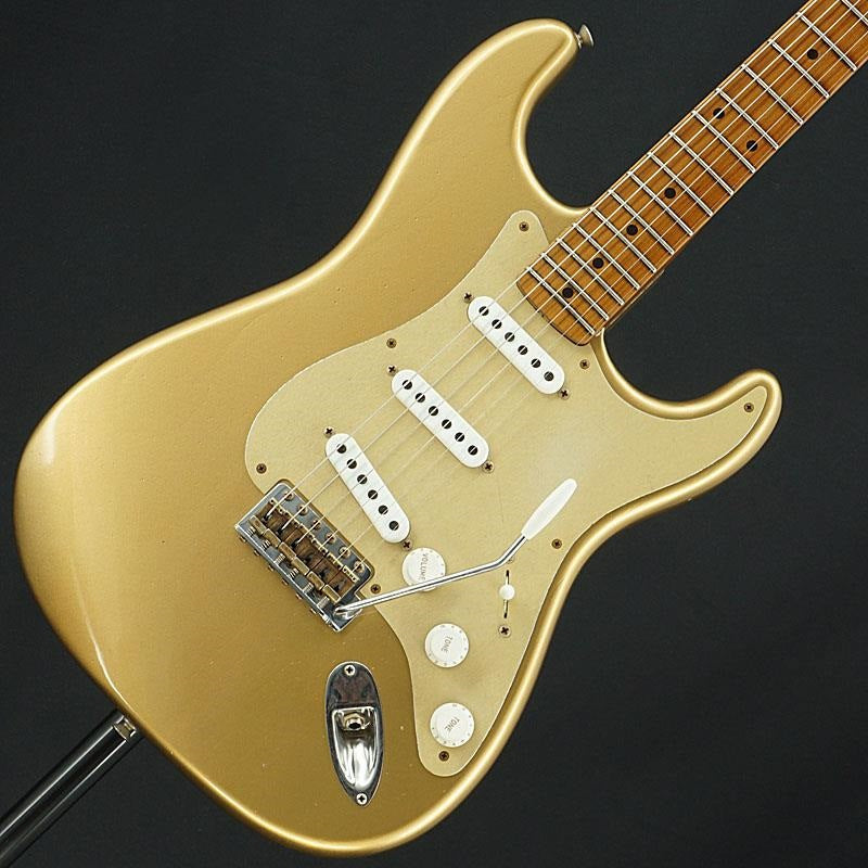 Used_Fender_Limited_Edition_70th_Anniversary_1954_Roasted_Stratocaster_Journeyman_Relic_(Aged_Aztec_Gold)_[SN_LXX0465]_01
