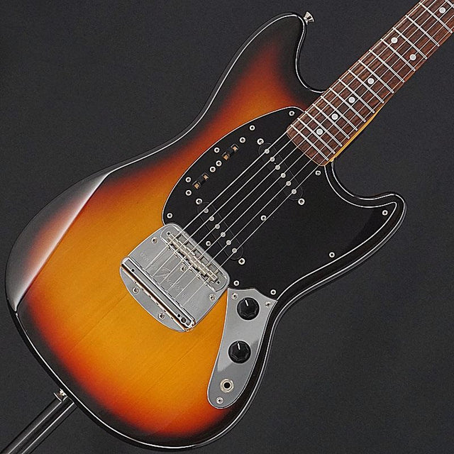 Used_Fender_MG69_(3Tone_Sunburst)_[SN_U003027]_01