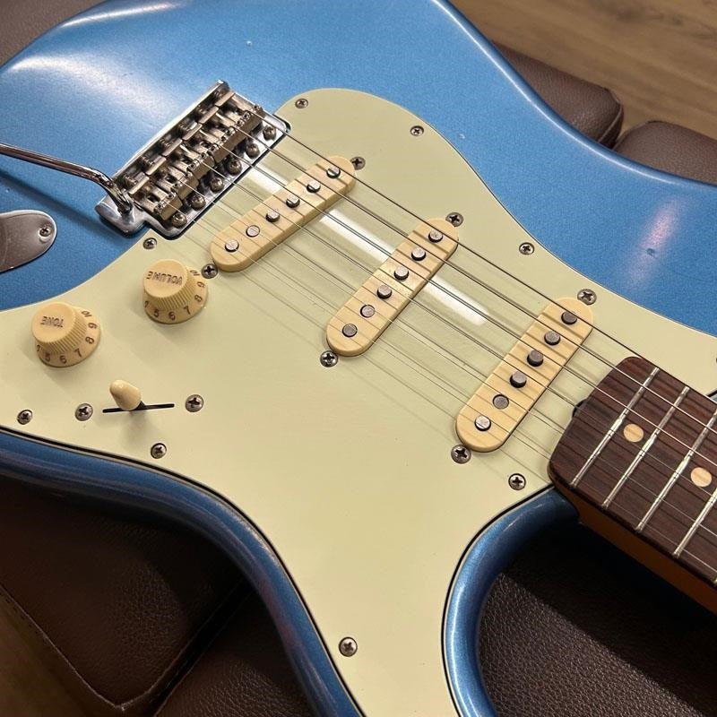 Used_Fender_Vintera_Road_Worn_'60s_Stratocaster_(Lake_Placid_Blue)_[SN_MX21145726]_10