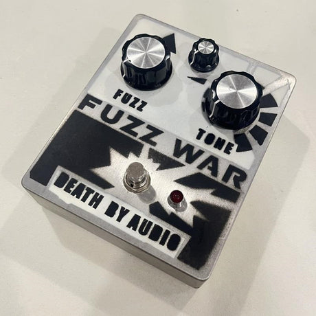 Used_Fuzz_War_fuzz_pedal_01