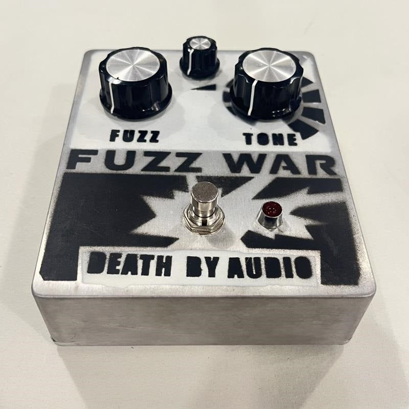 Used_Fuzz_War_fuzz_pedal_02