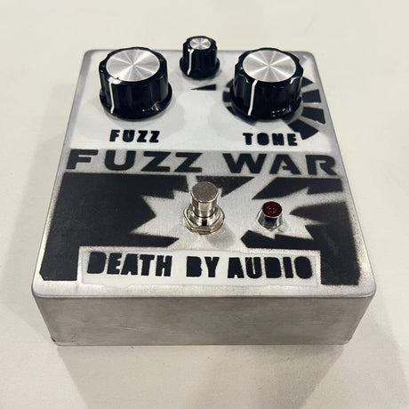 Used_Fuzz_War_fuzz_pedal_02