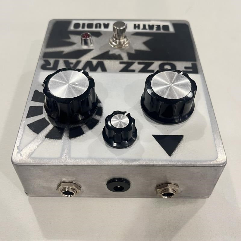 Used_Fuzz_War_fuzz_pedal_04