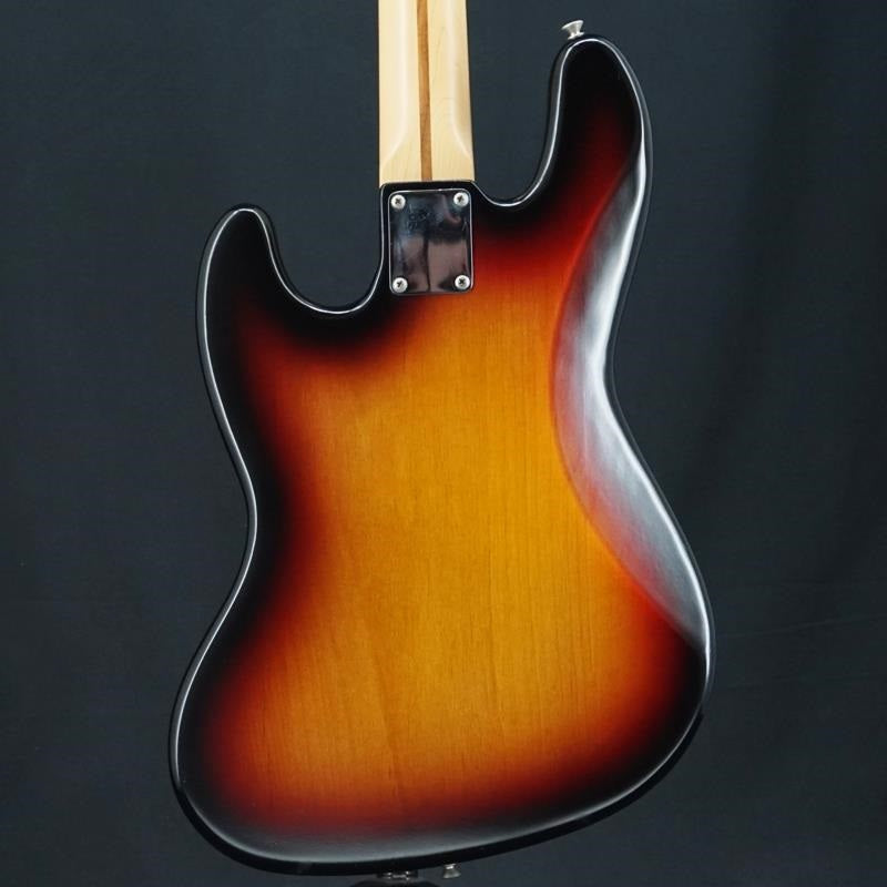 Used_Highway_One_Jazz_Bass_(3-Color_Sunburst)_02
